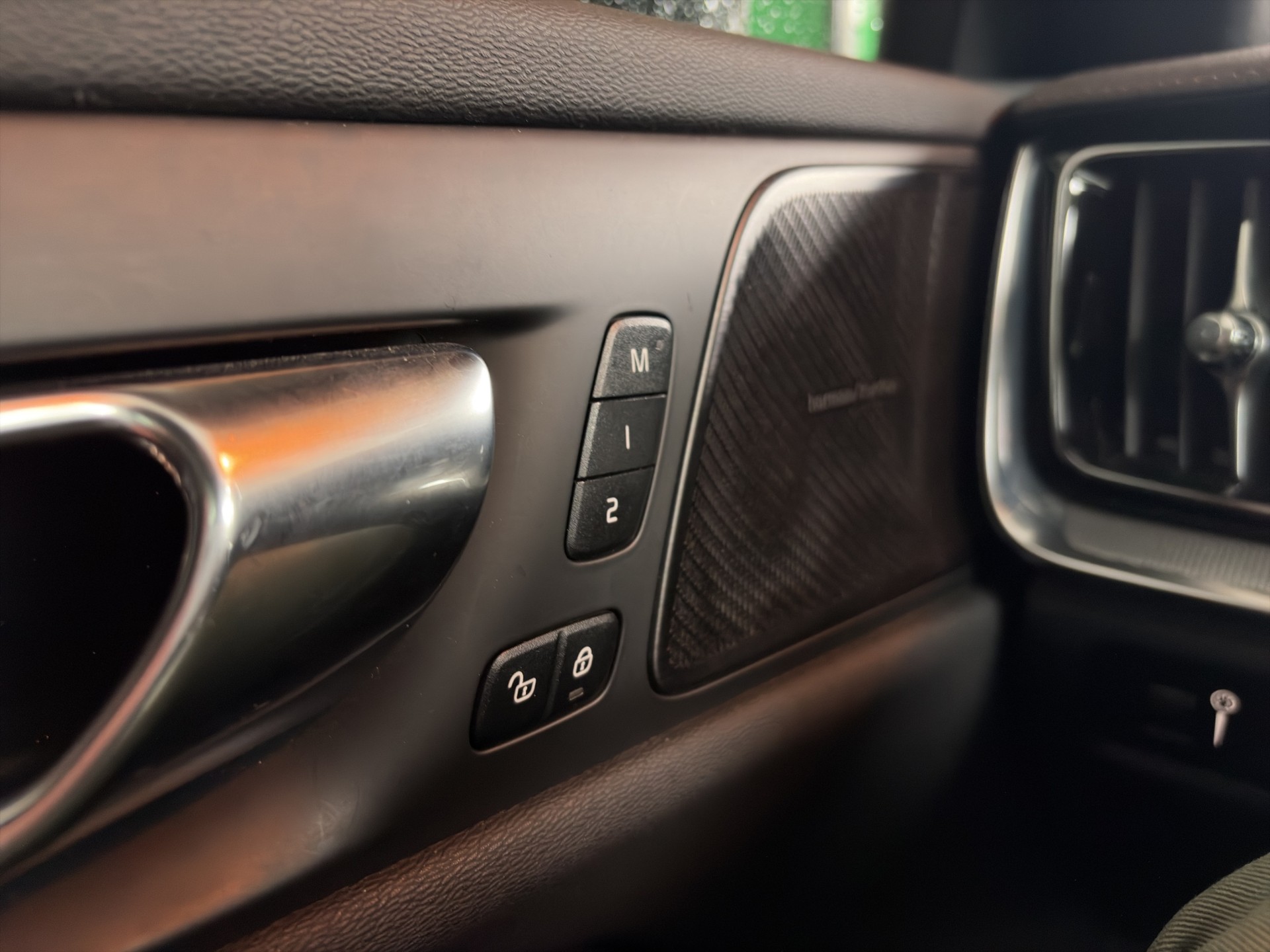 VOLVO V60 T8 eAWD Twin Engine R-Design Geartronic-image-15