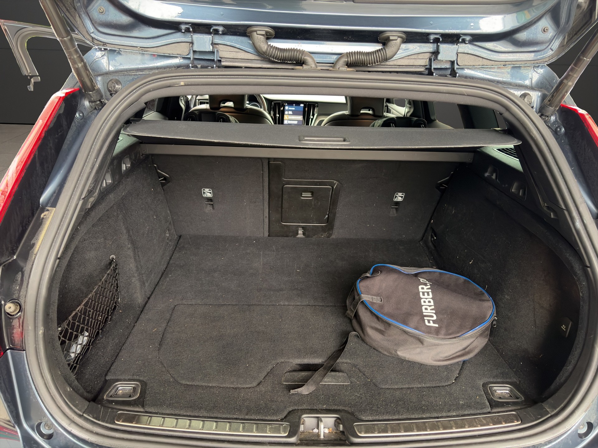 VOLVO V60 T8 eAWD Twin Engine R-Design Geartronic-image-22
