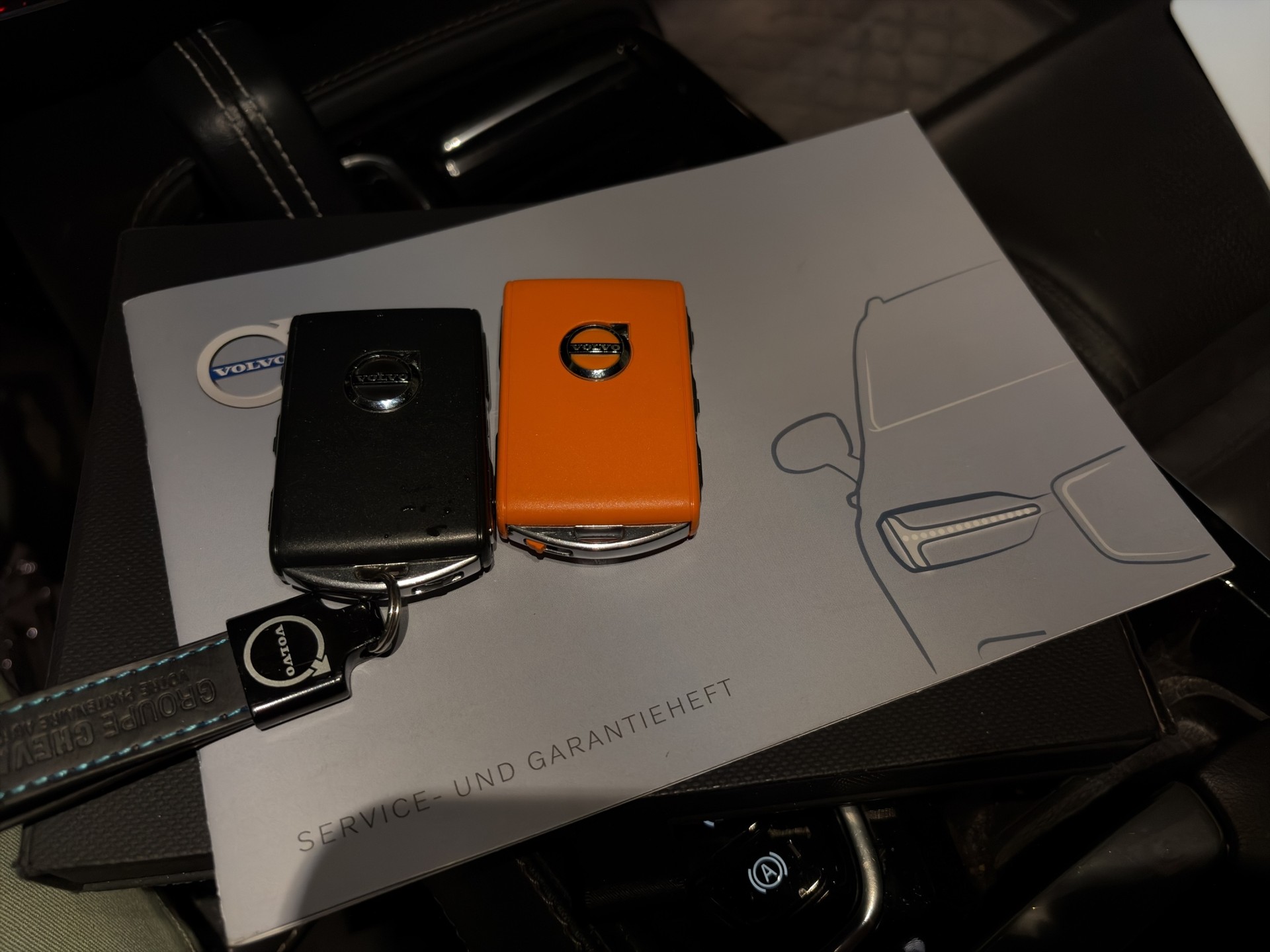 VOLVO V60 T8 eAWD Twin Engine R-Design Geartronic-image-25