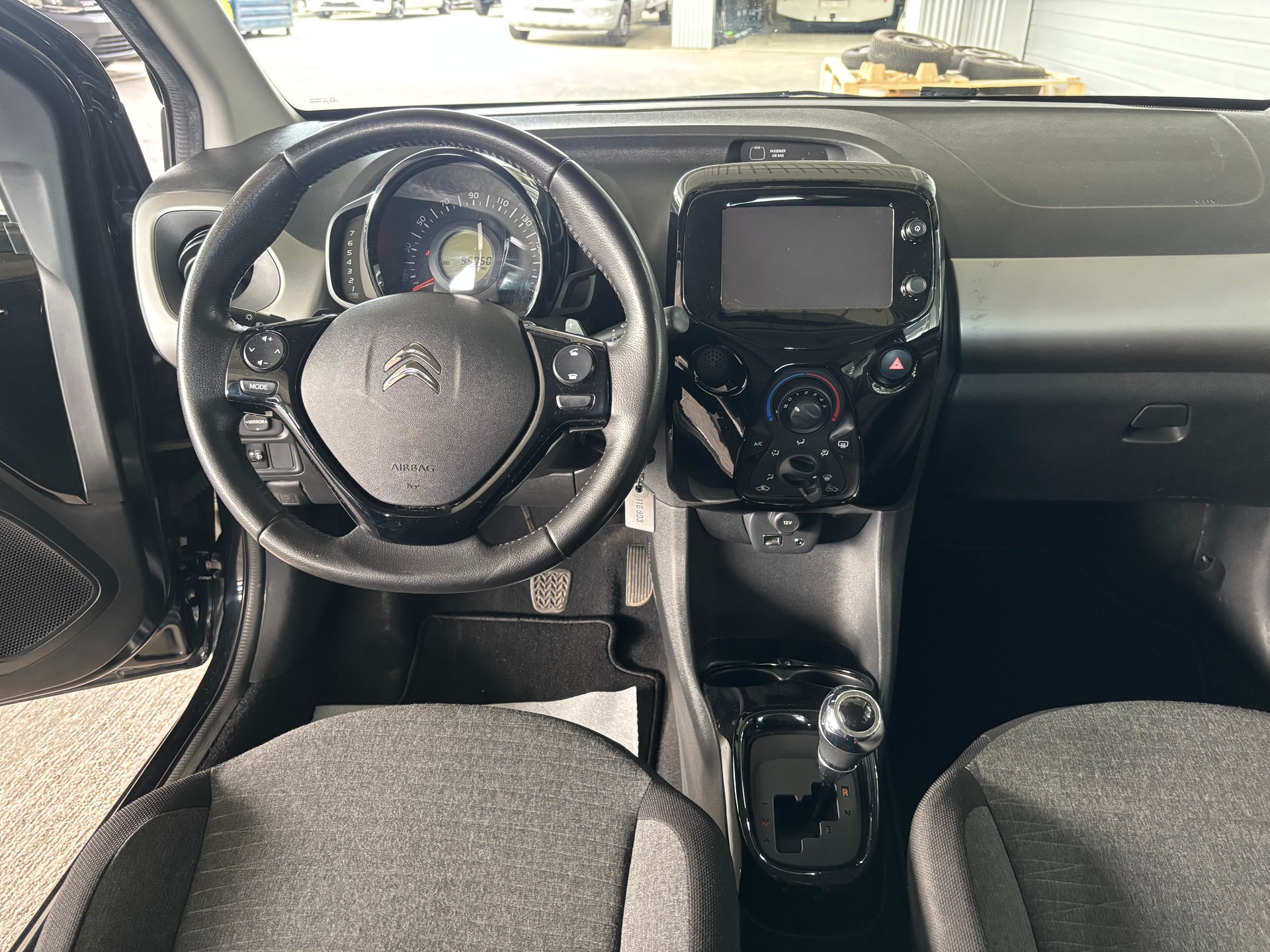 CITROEN C1 1.0 VTi ETG5 Shine Edition-image-4