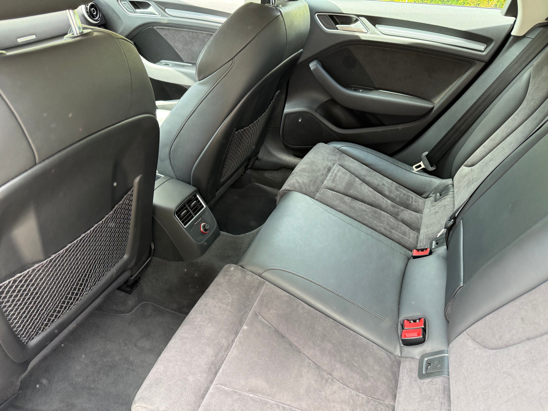 AUDI A3 Limousine 1.4 TFSI Ambition S-tronic-image-16