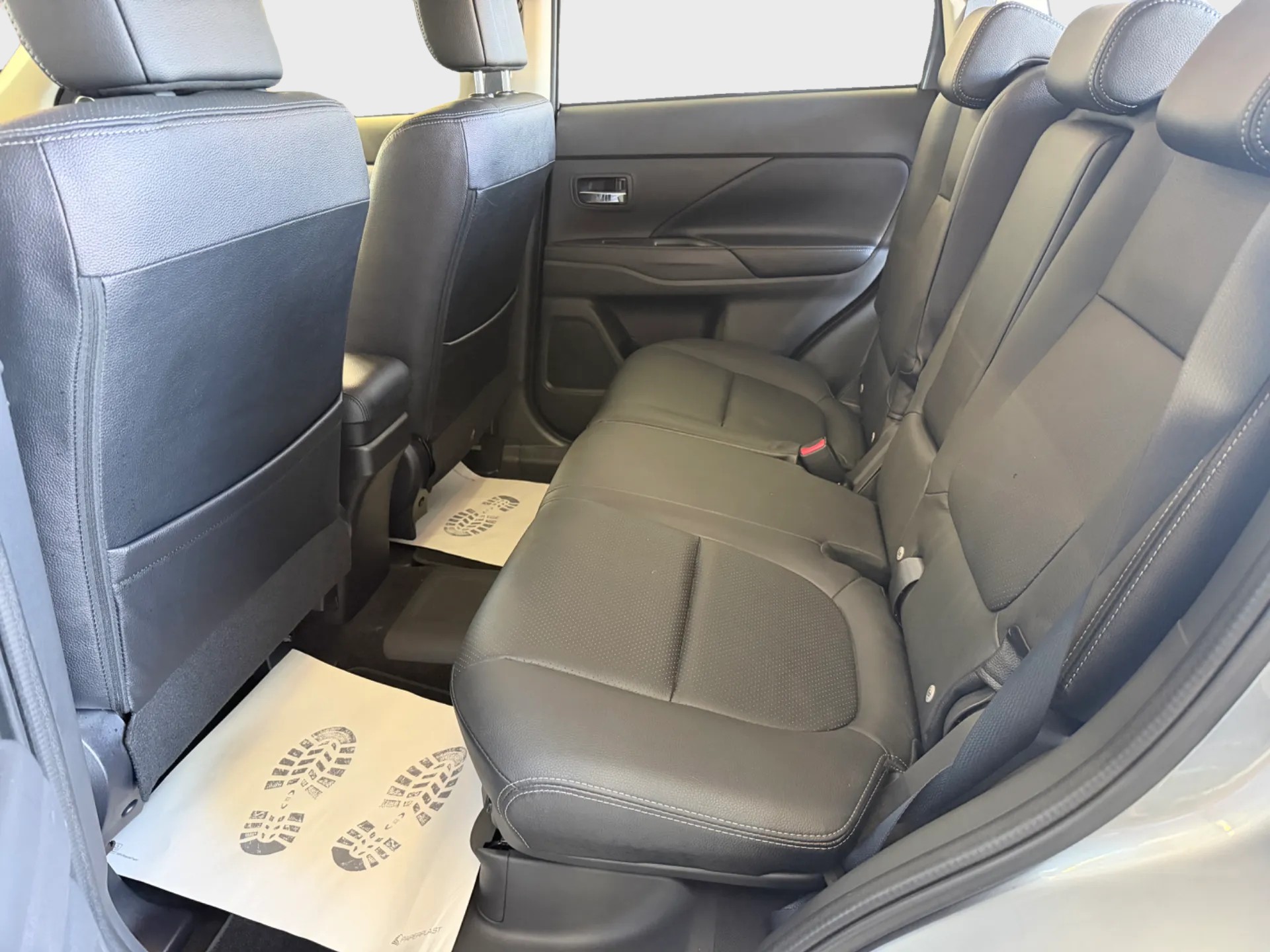MITSUBISHI Outlander 2.0 PHEV Intense-image-10
