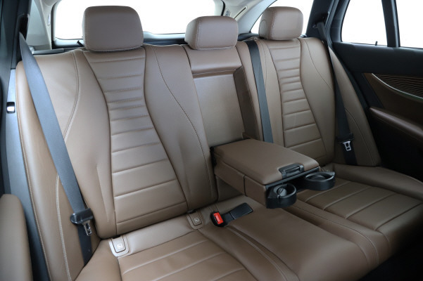 MERCEDES-BENZ E 400 AMG Line 4 Matic-image-10