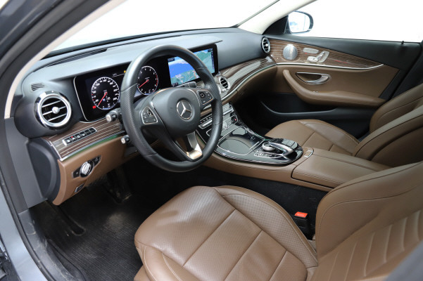 MERCEDES-BENZ E 400 AMG Line 4 Matic-image-7