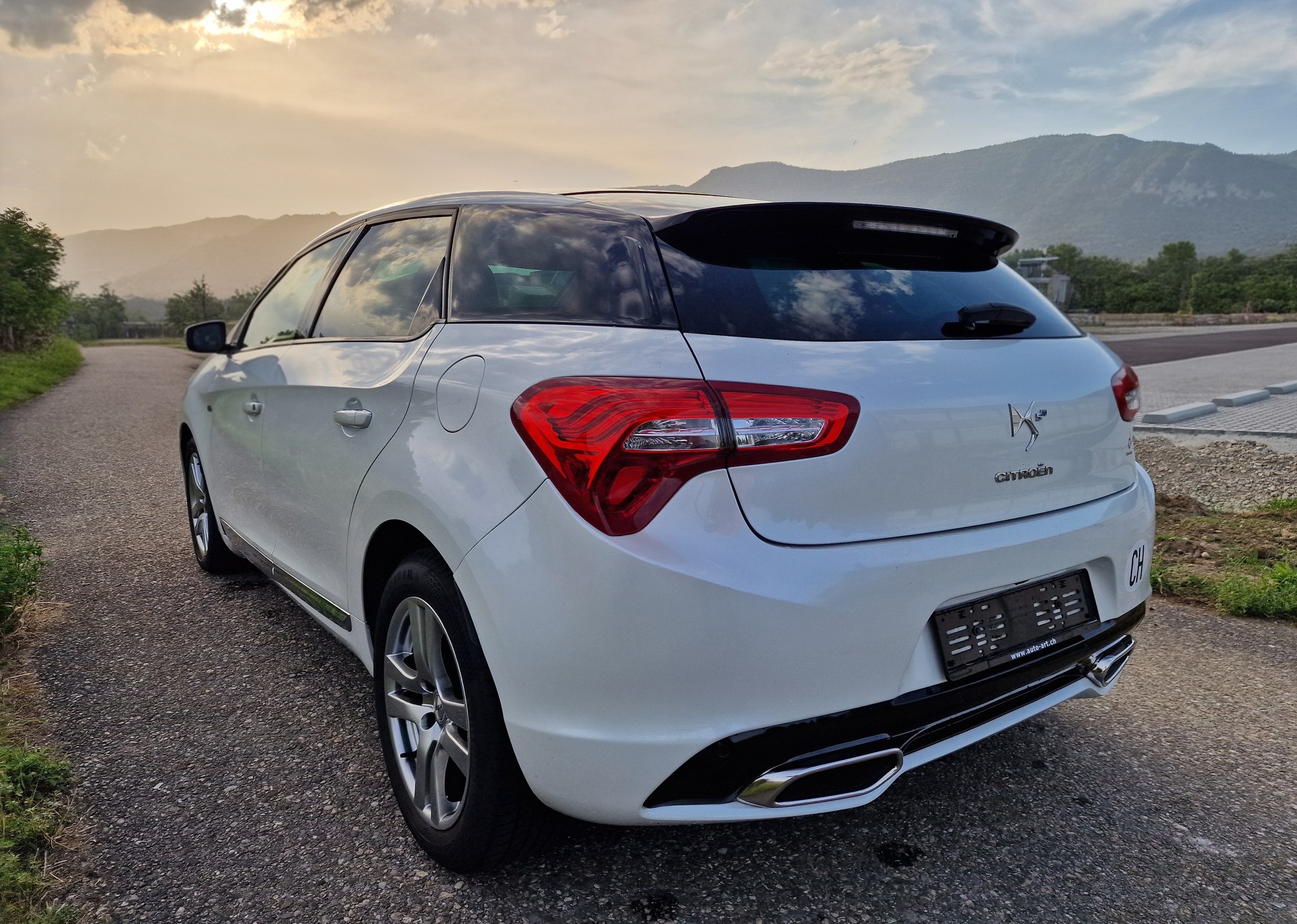 DS AUTOMOBILES 2.0 HDi Sport Chic-image-1