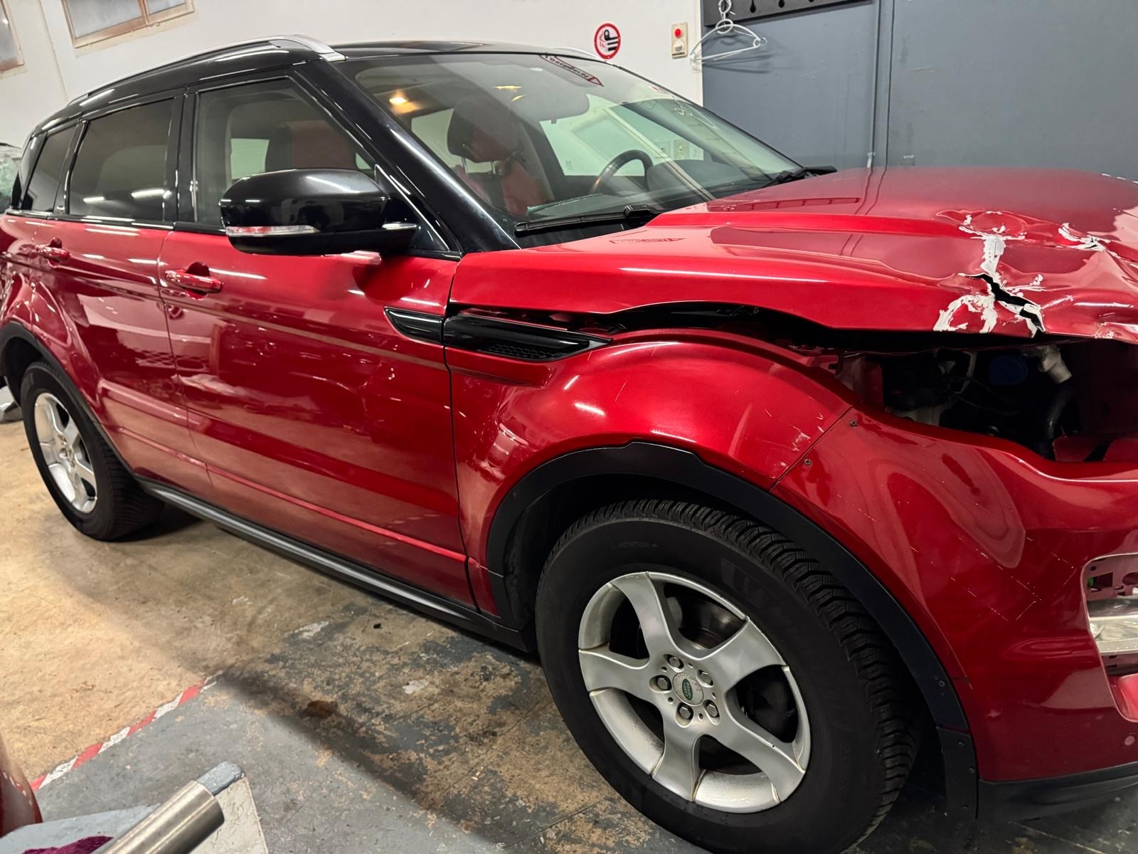 LAND ROVER Range Rover Evoque 2.2 SD4 Dynamic AT6-image-1