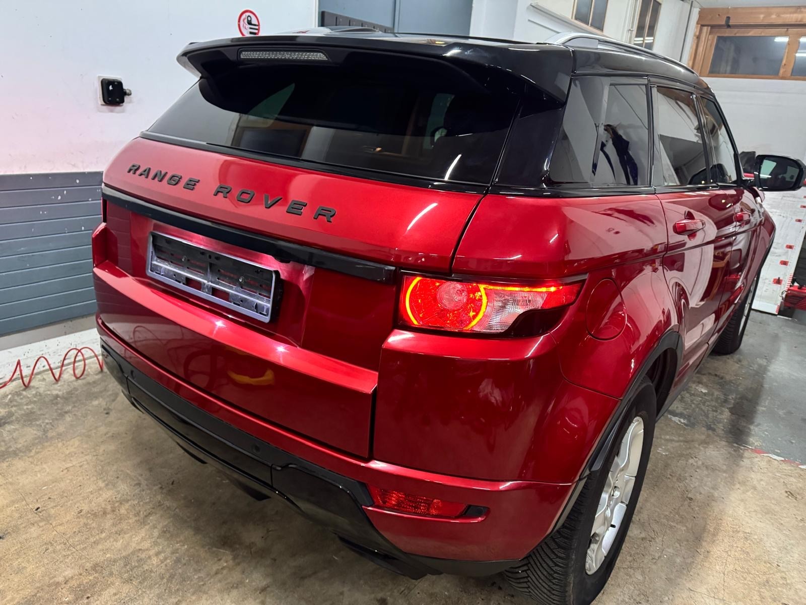 LAND ROVER Range Rover Evoque 2.2 SD4 Dynamic AT6-image-2