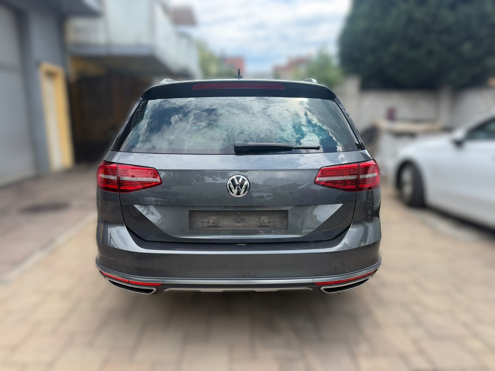 VW Passat Alltrack 2.0 TDI BMT 4Motion DSG-image-4