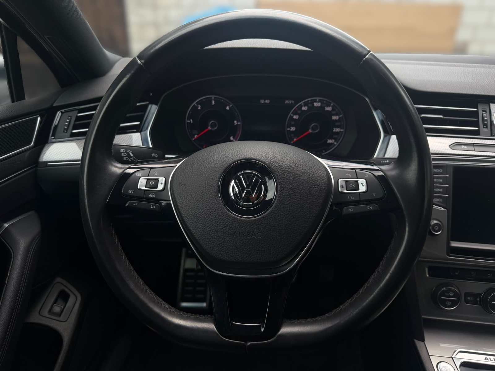 VW Passat Alltrack 2.0 TDI BMT 4Motion DSG-image-12