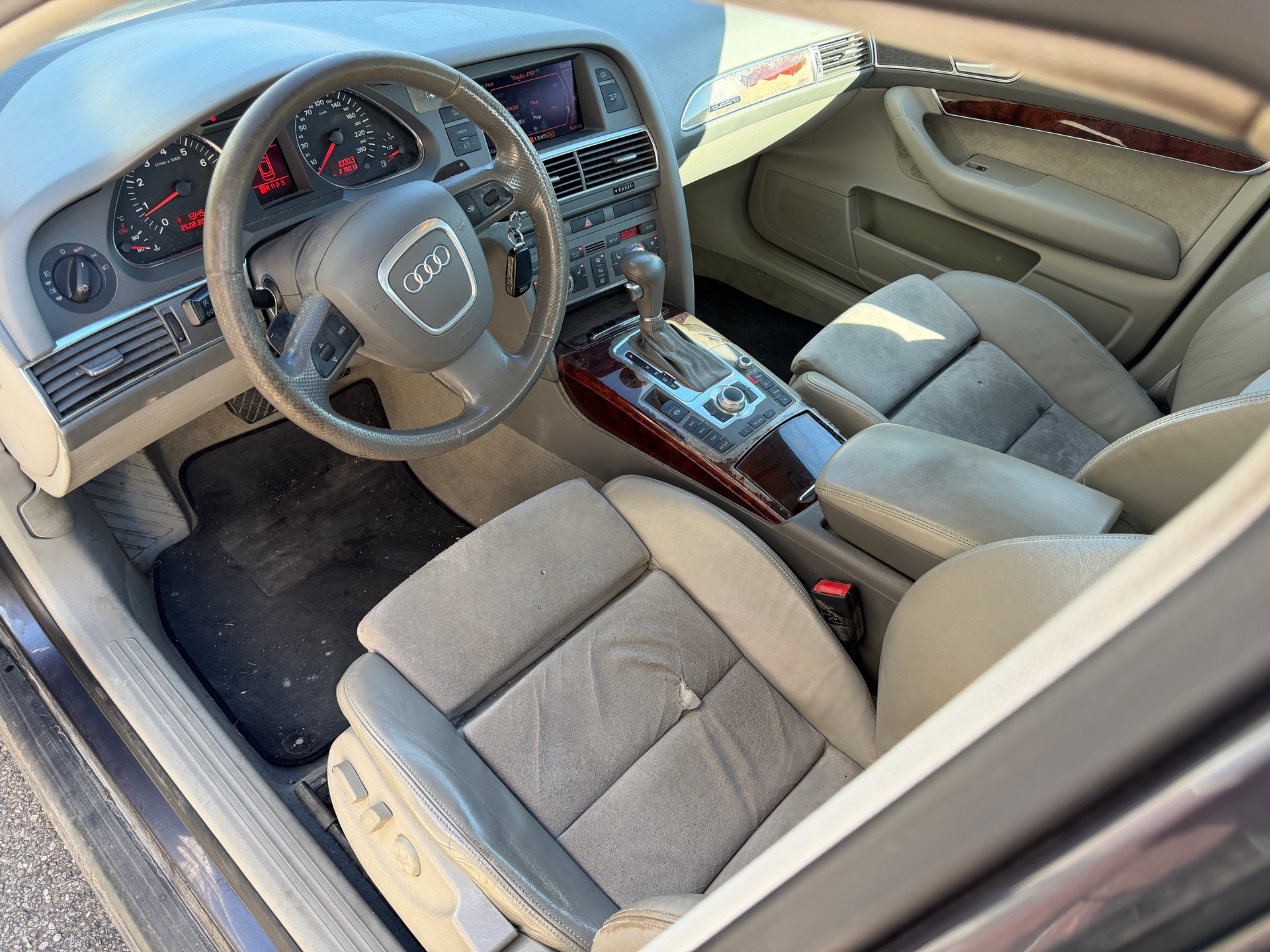 AUDI A6 Limousine 3.2 V6 FSI quattro-image-6