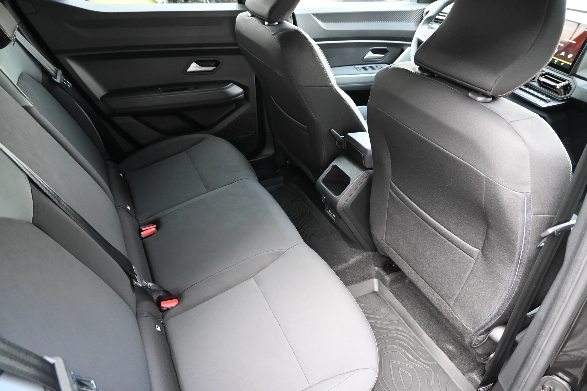 DACIA Duster 1.6 HEV 140 Extreme Automat (Werksgarantie 07.2028)-image-13