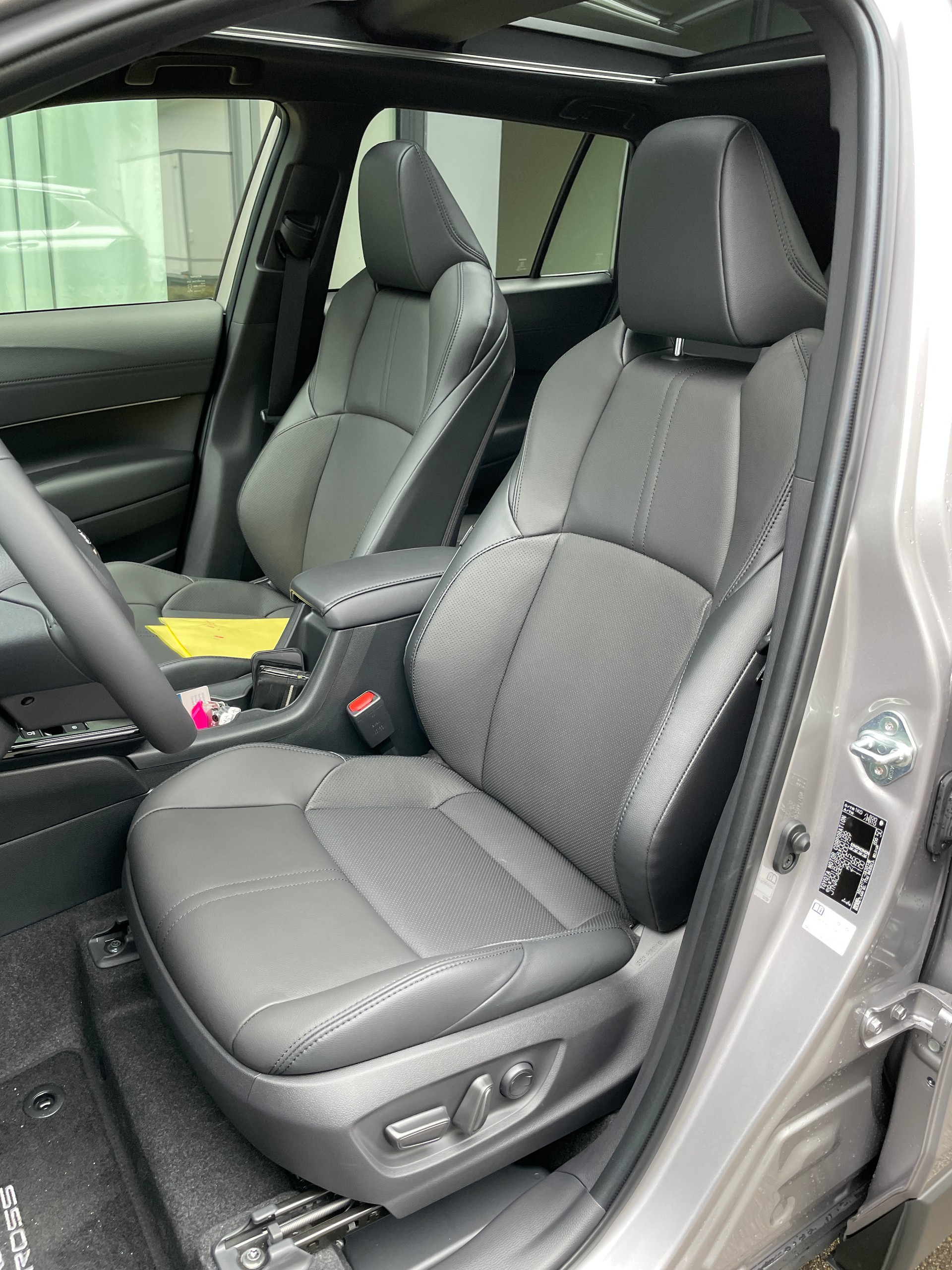 TOYOTA Corolla Cross 2.0 Premium e-CVT AWD (New Modell 2026)-image-13