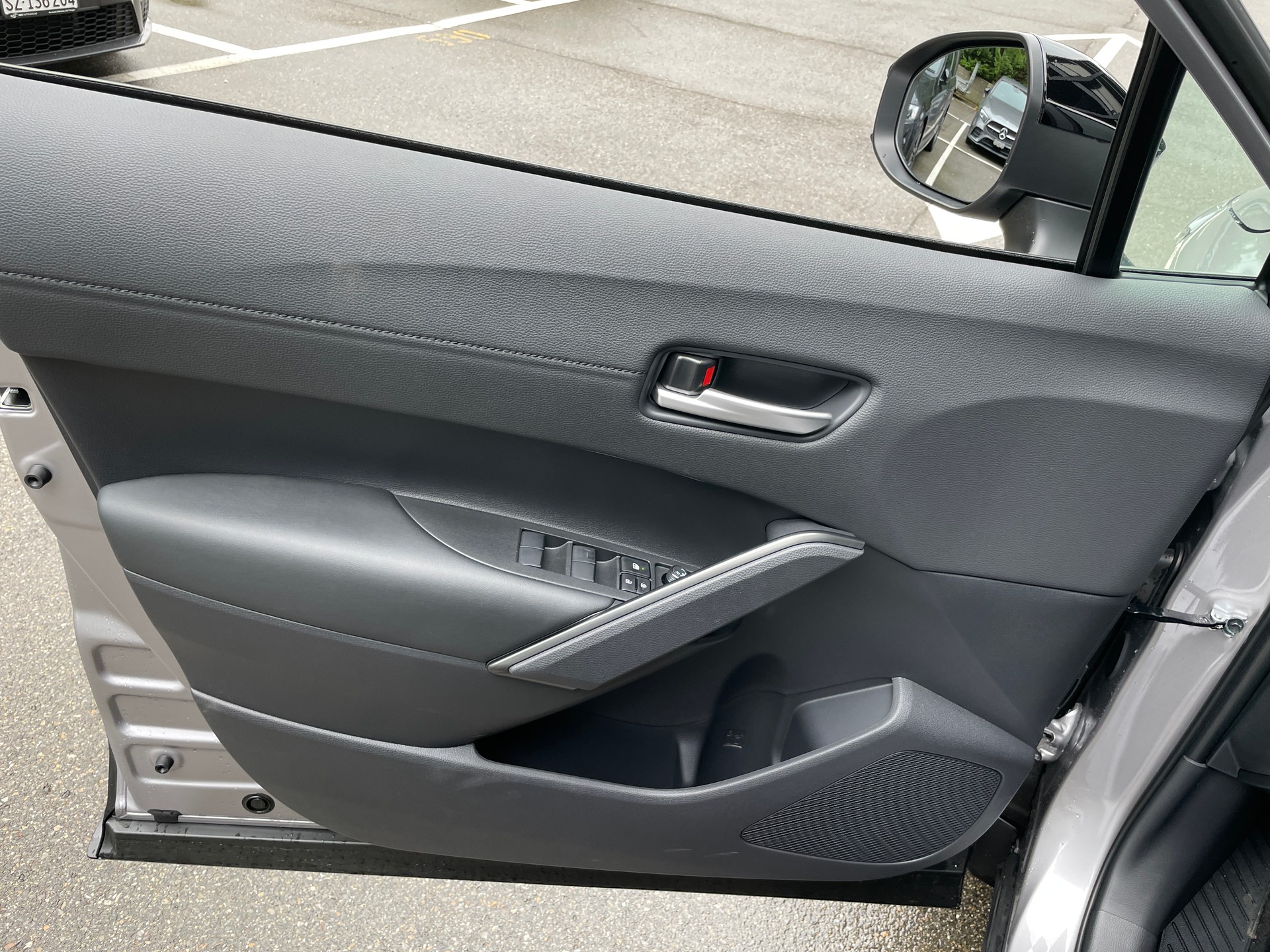 TOYOTA Corolla Cross 2.0 Premium e-CVT AWD (New Modell 2026)-image-9
