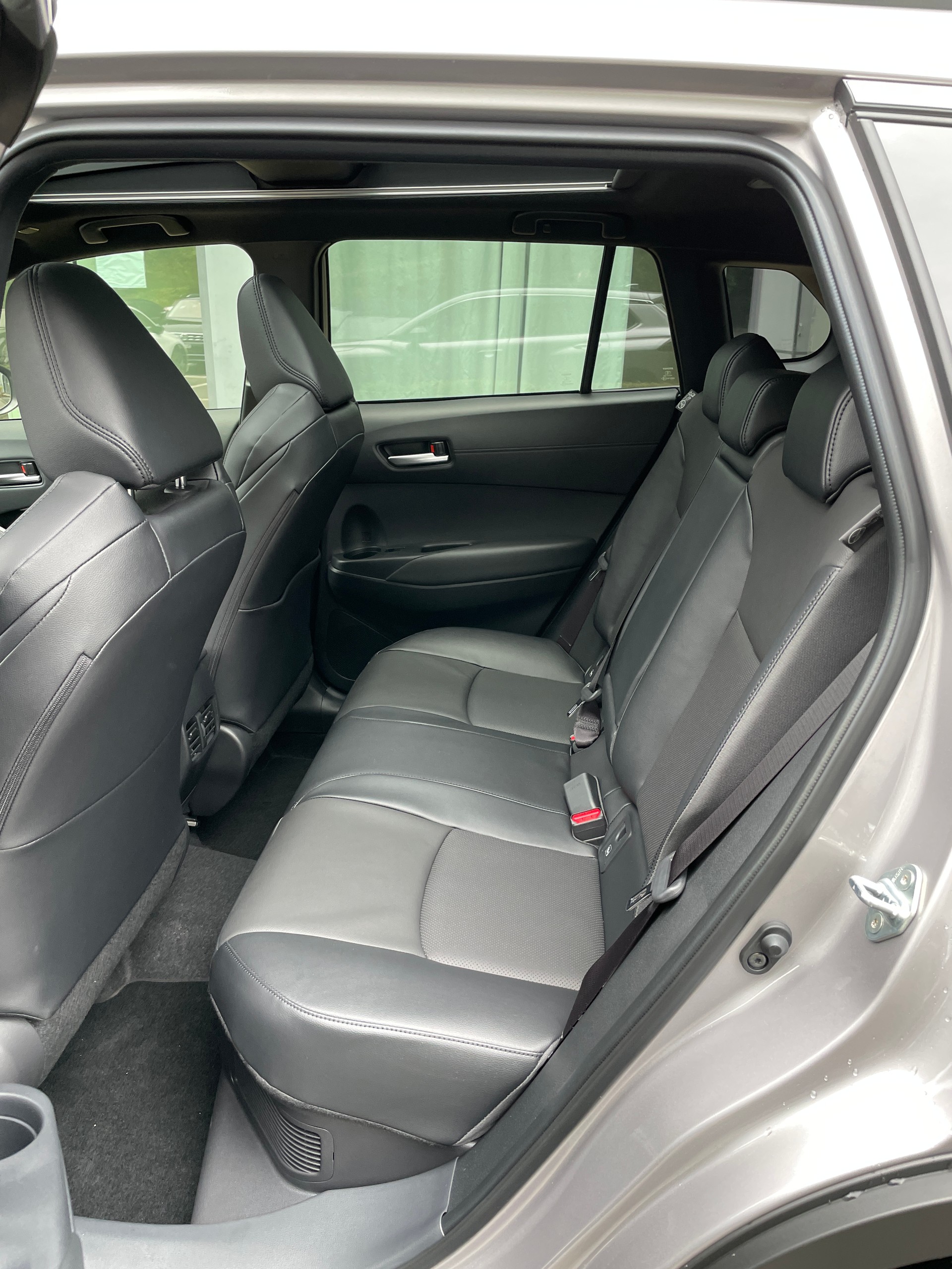 TOYOTA Corolla Cross 2.0 Premium e-CVT AWD (New Modell 2026)-image-14