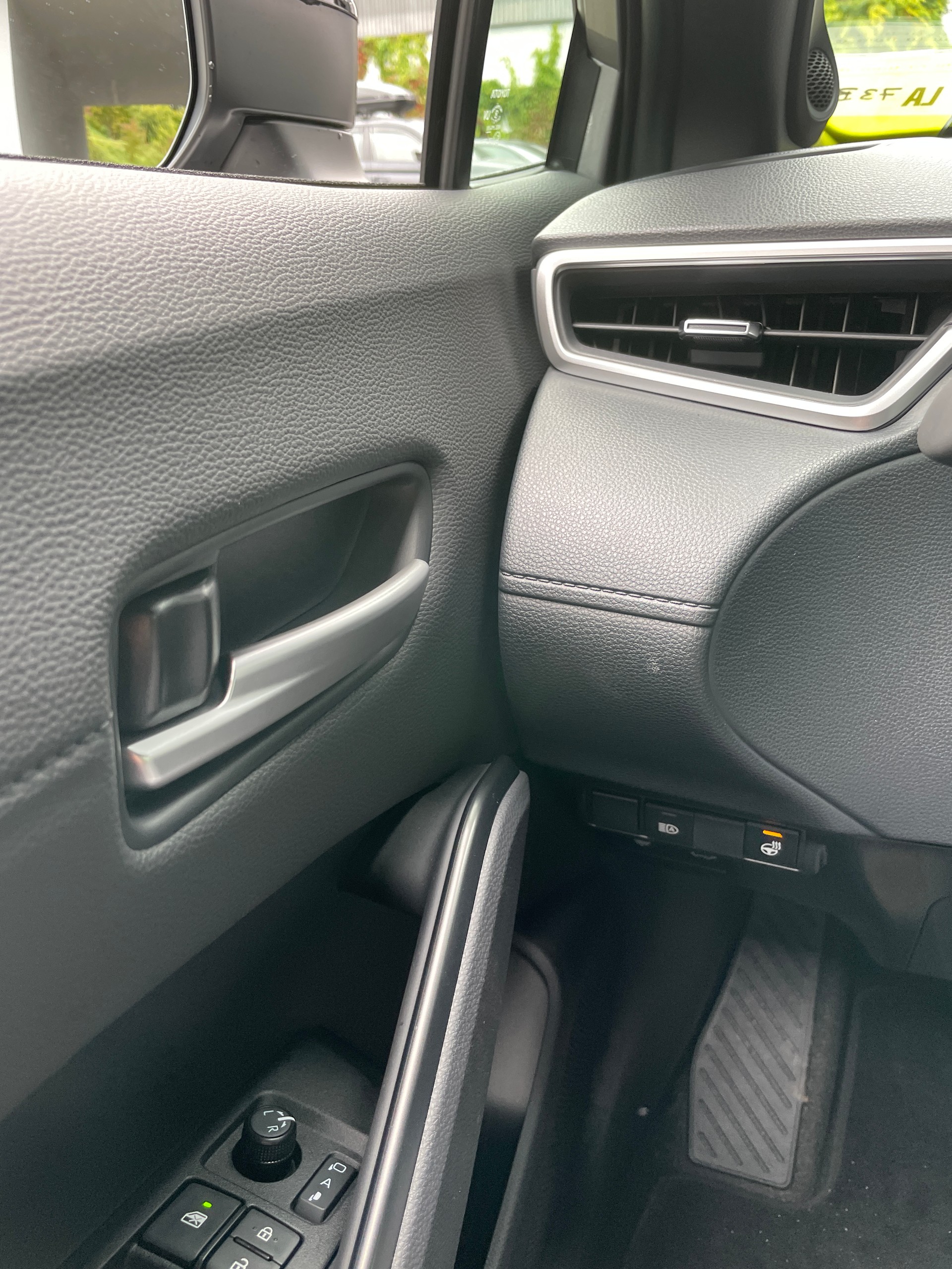 TOYOTA Corolla Cross 2.0 Premium e-CVT AWD (New Modell 2026)-image-21