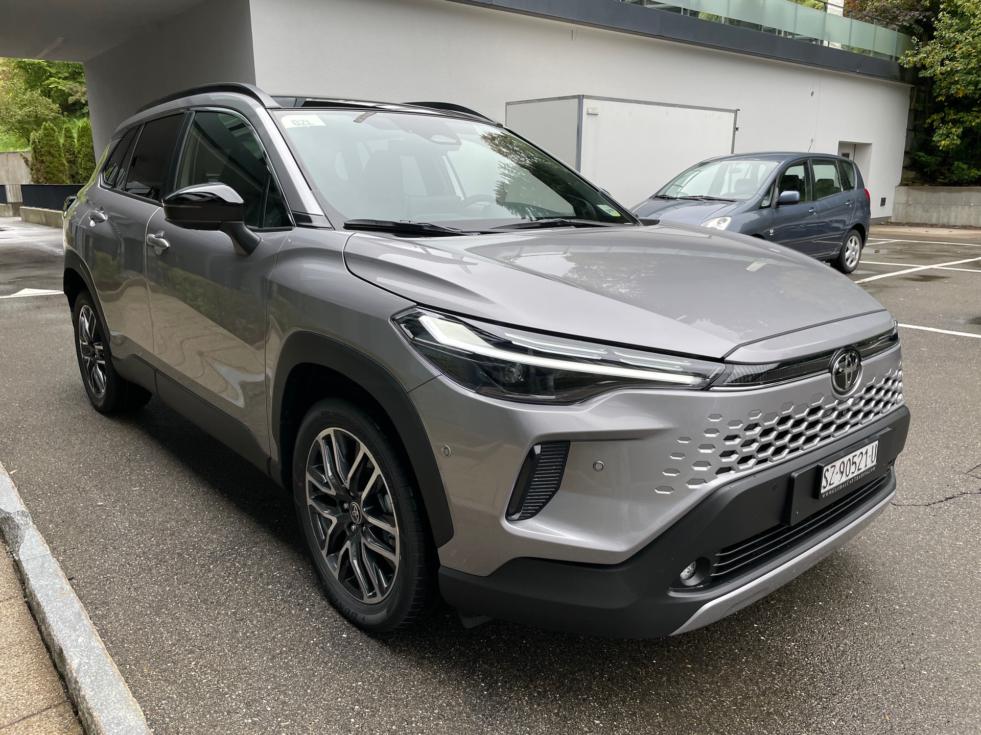 TOYOTA Corolla Cross 2.0 Premium e-CVT AWD (New Modell 2026)-image-6