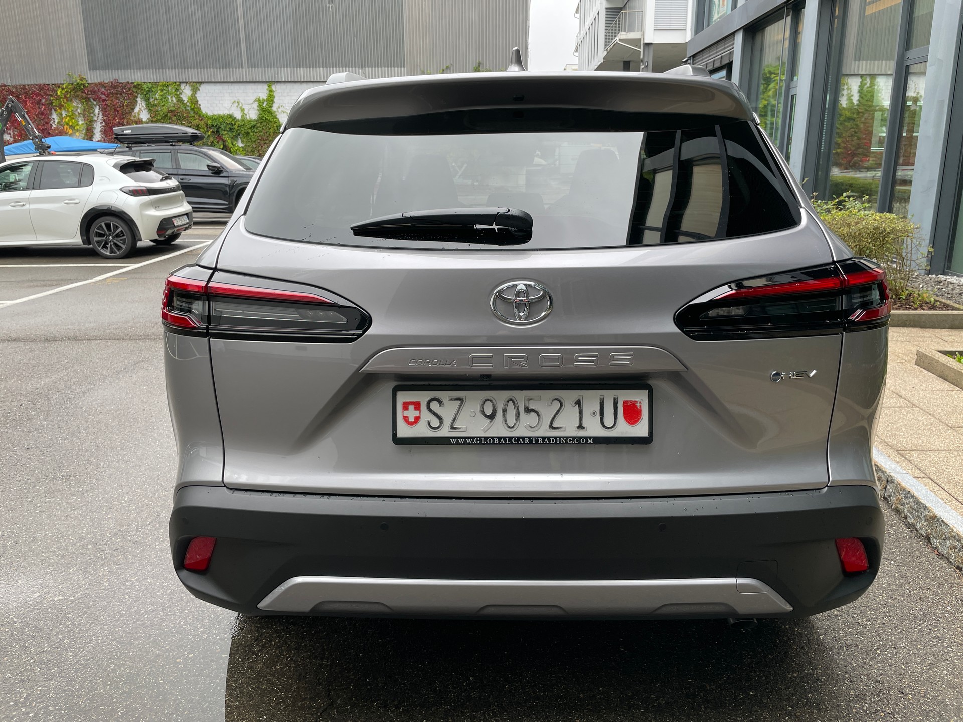 TOYOTA Corolla Cross 2.0 Premium e-CVT AWD (New Modell 2026)-showroom-element-3