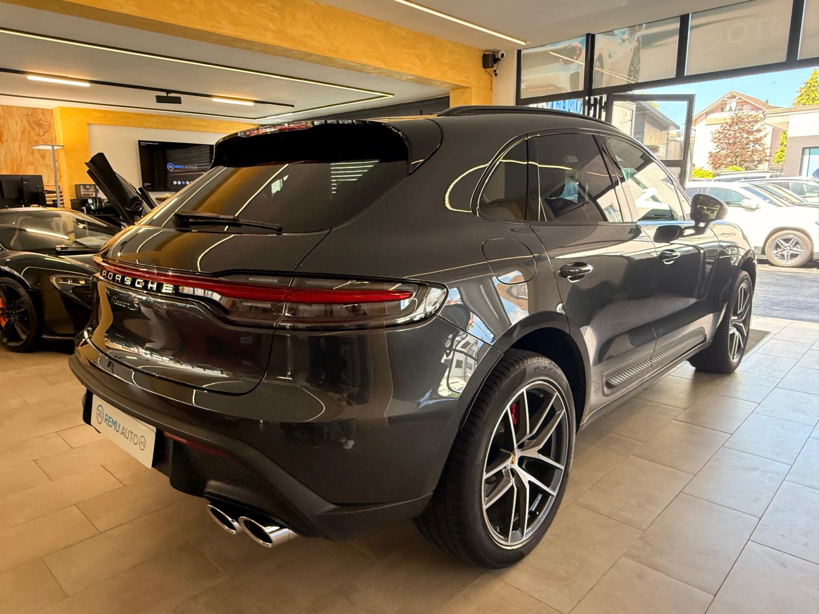 PORSCHE Macan S PDK-showroom-element-2