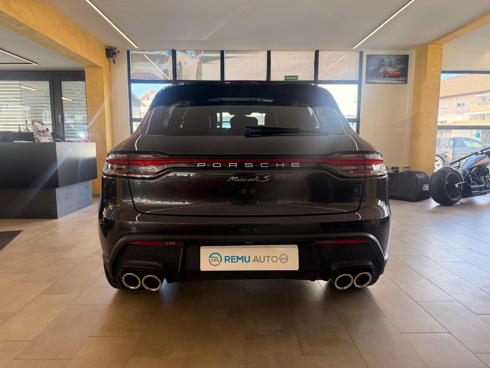 PORSCHE Macan S PDK-showroom-element-3