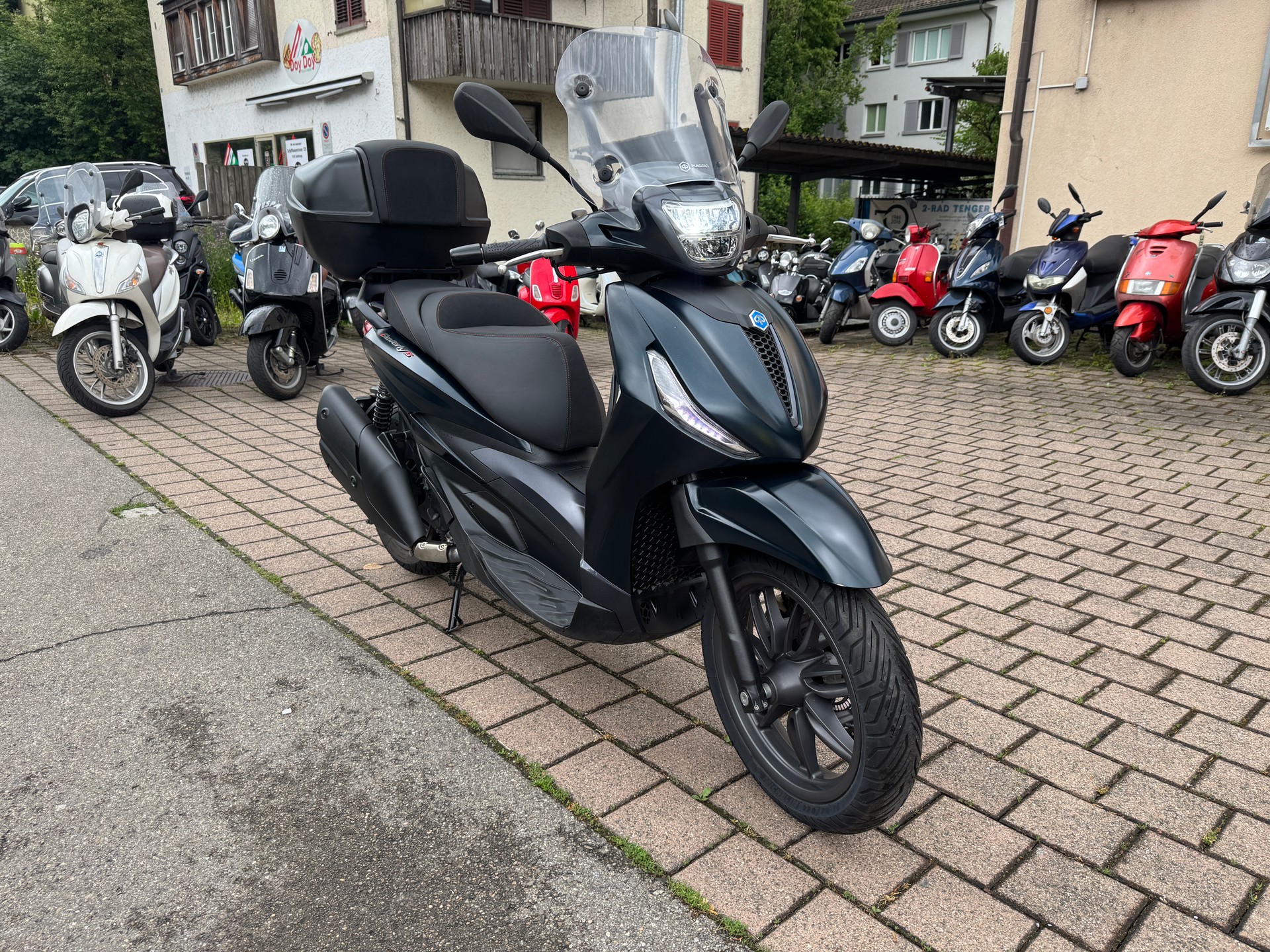 PIAGGIO Beverly 400 Sport-image-1