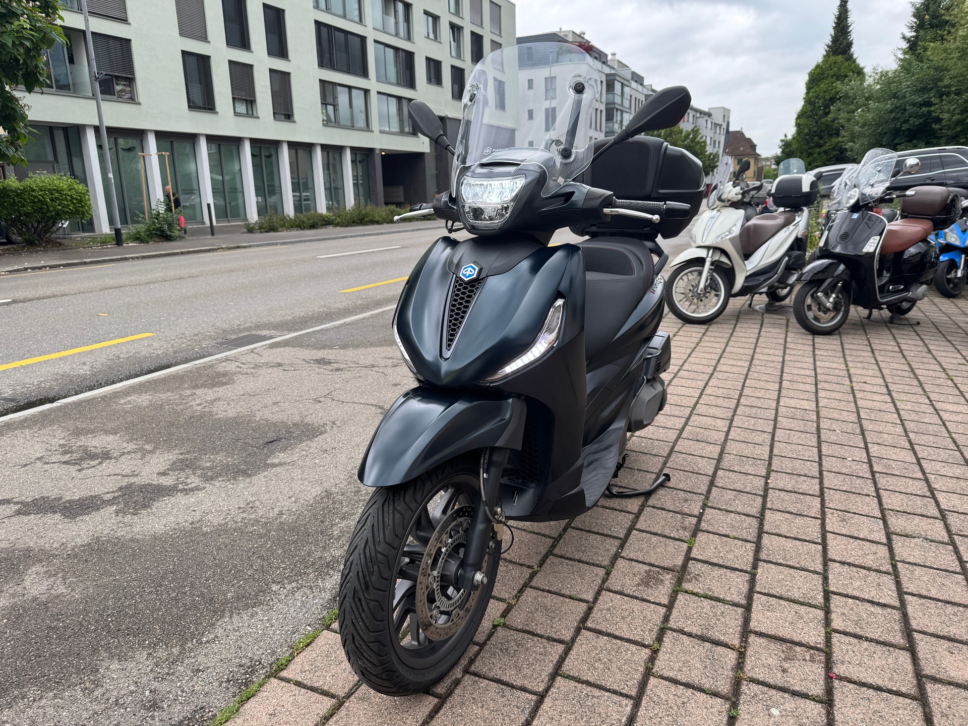 PIAGGIO Beverly 400 Sport-image-3