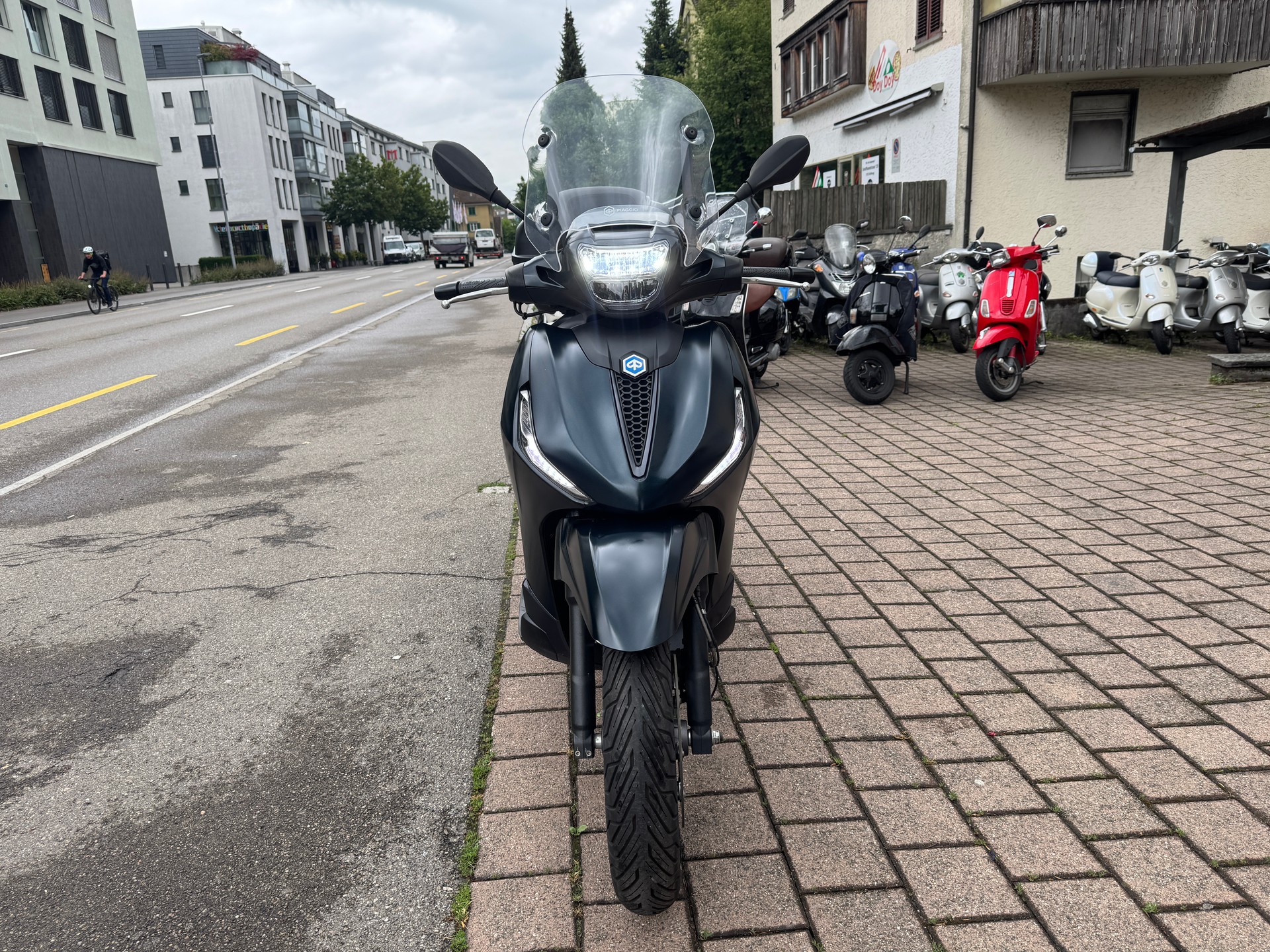 PIAGGIO Beverly 400 Sport-image-2