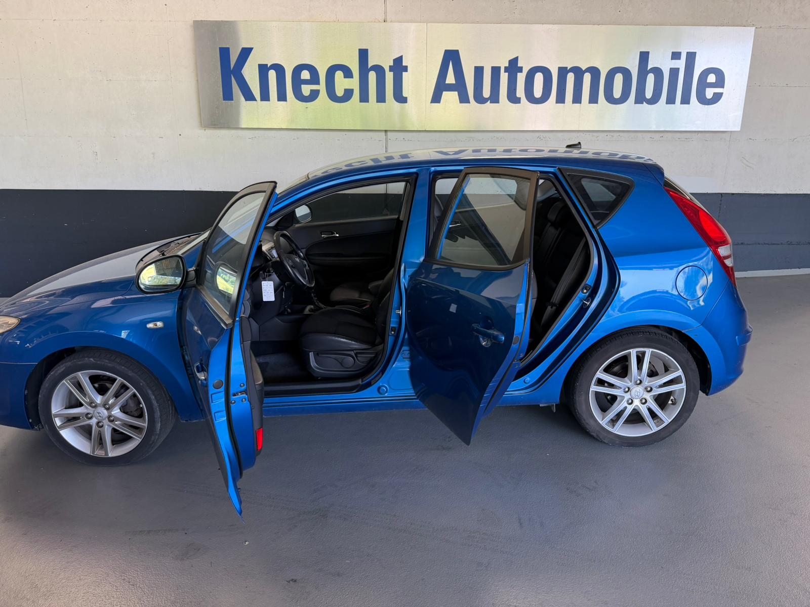 HYUNDAI i30 2.0 CRDi Premium 5,Plätzer-showroom-element-1