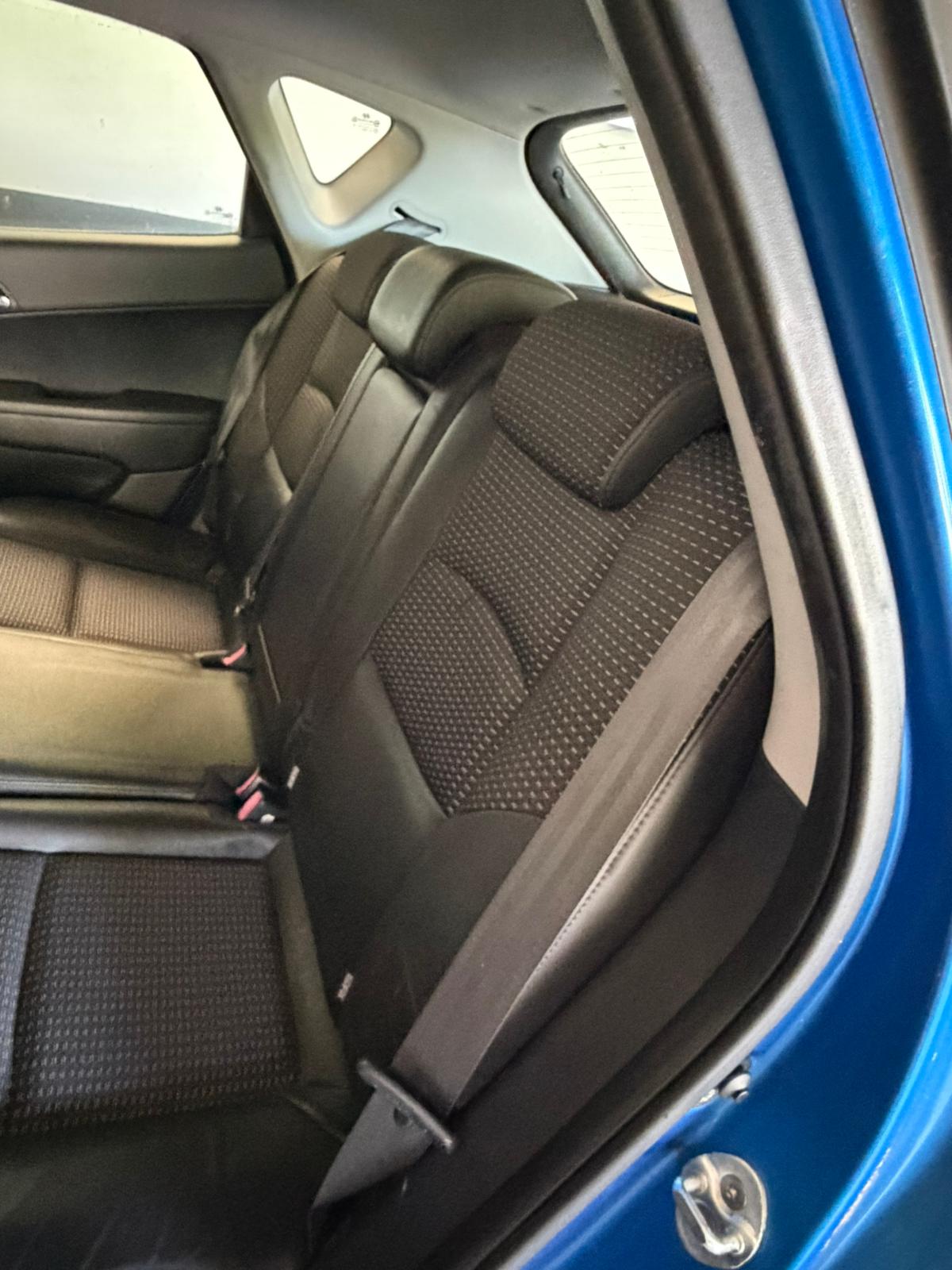 HYUNDAI i30 2.0 CRDi Premium 5,Plätzer-image-6