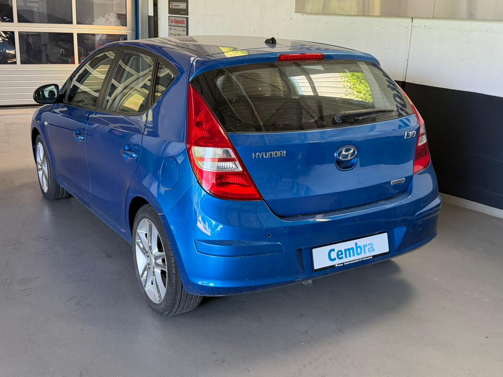 HYUNDAI i30 2.0 CRDi Premium 5,Plätzer-showroom-element-2