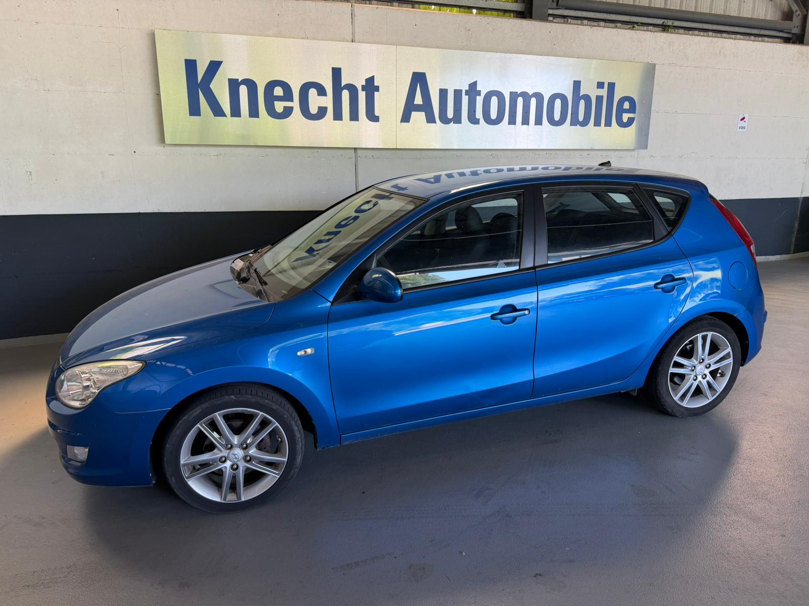 HYUNDAI i30 2.0 CRDi Premium 5,Plätzer