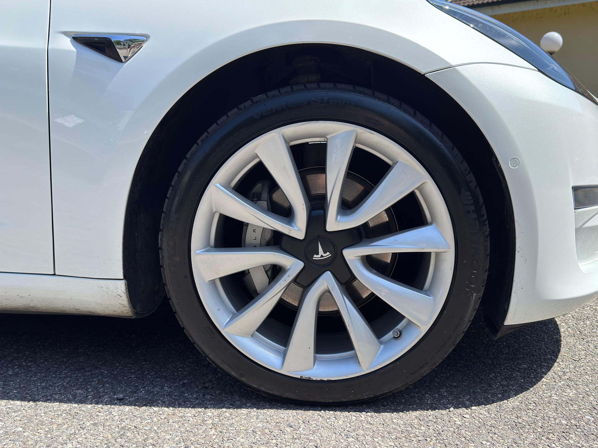 TESLA Long Range Dual Motor AWD-image-17