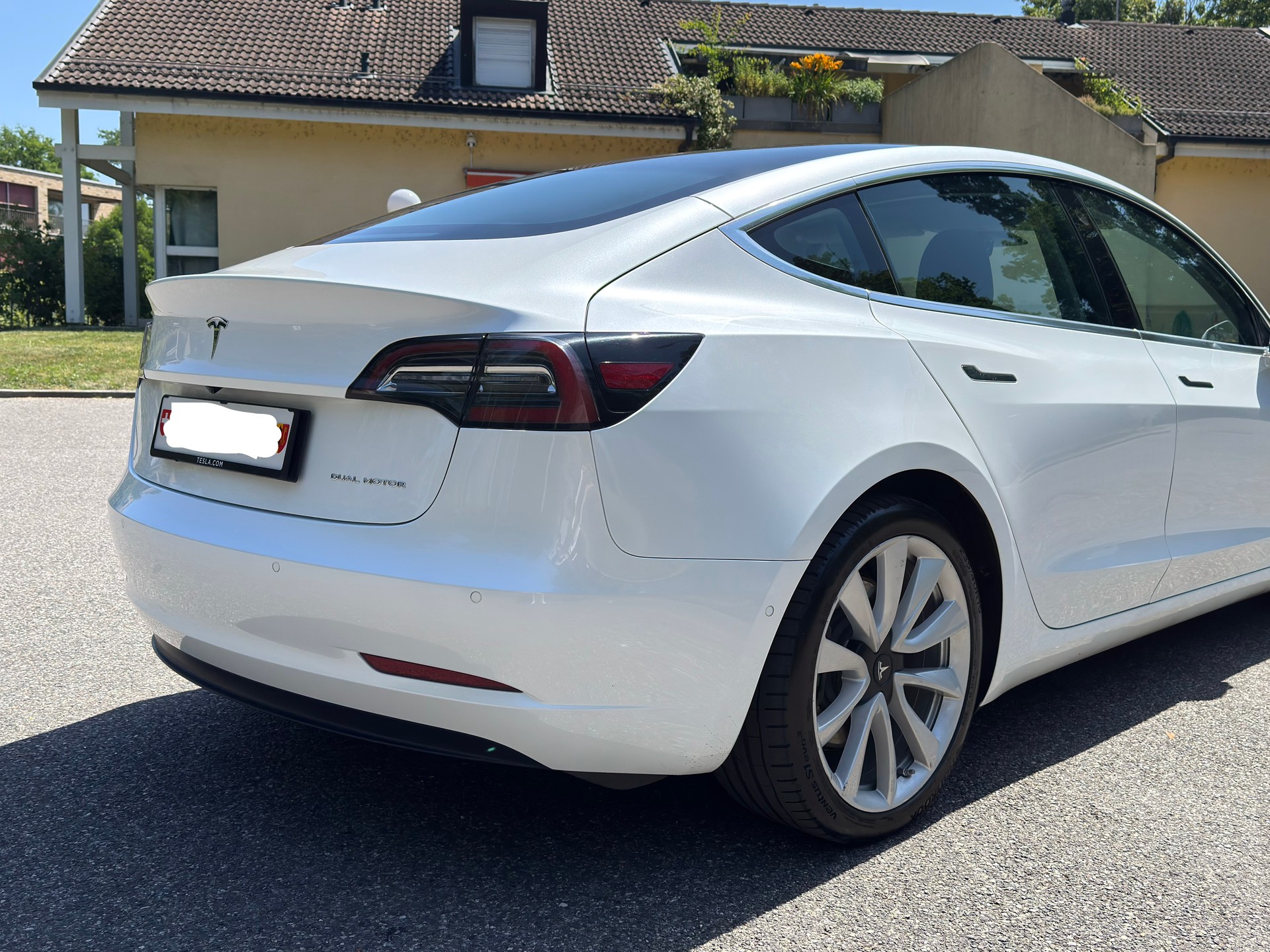 TESLA Long Range Dual Motor AWD-image-2