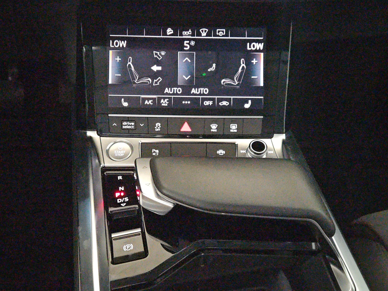 AUDI e-tron 55 Advanced quattro-image-17