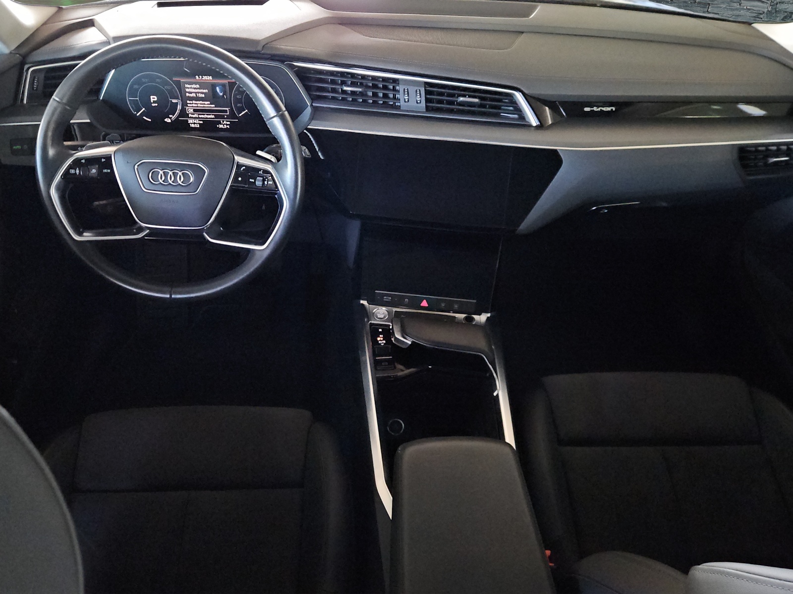 AUDI e-tron 55 Advanced quattro-image-7