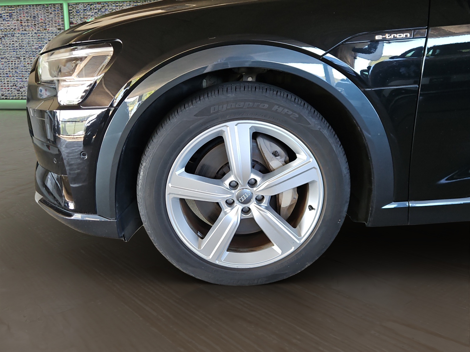 AUDI e-tron 55 Advanced quattro-image-5