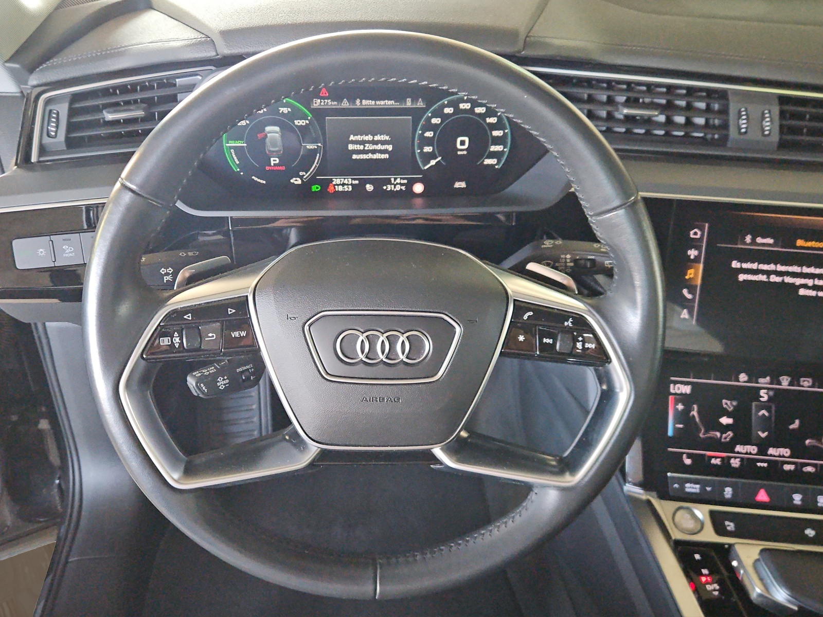 AUDI e-tron 55 Advanced quattro-image-10