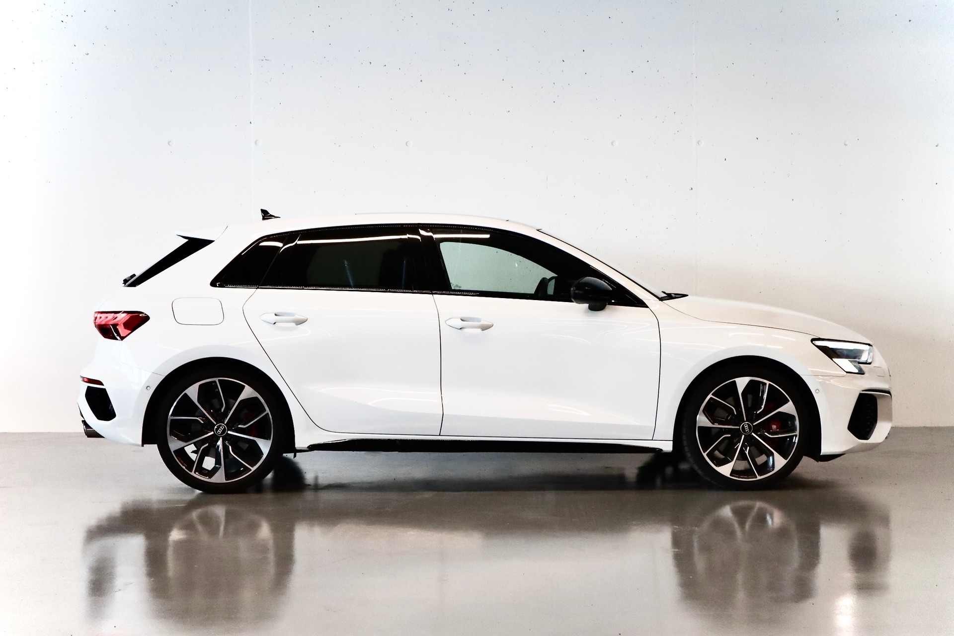 AUDI S3 Sportback 2.0 TFSI quattro S-tronic | CH-FZG | TOP AUSSTATTUNG-showroom-element-3