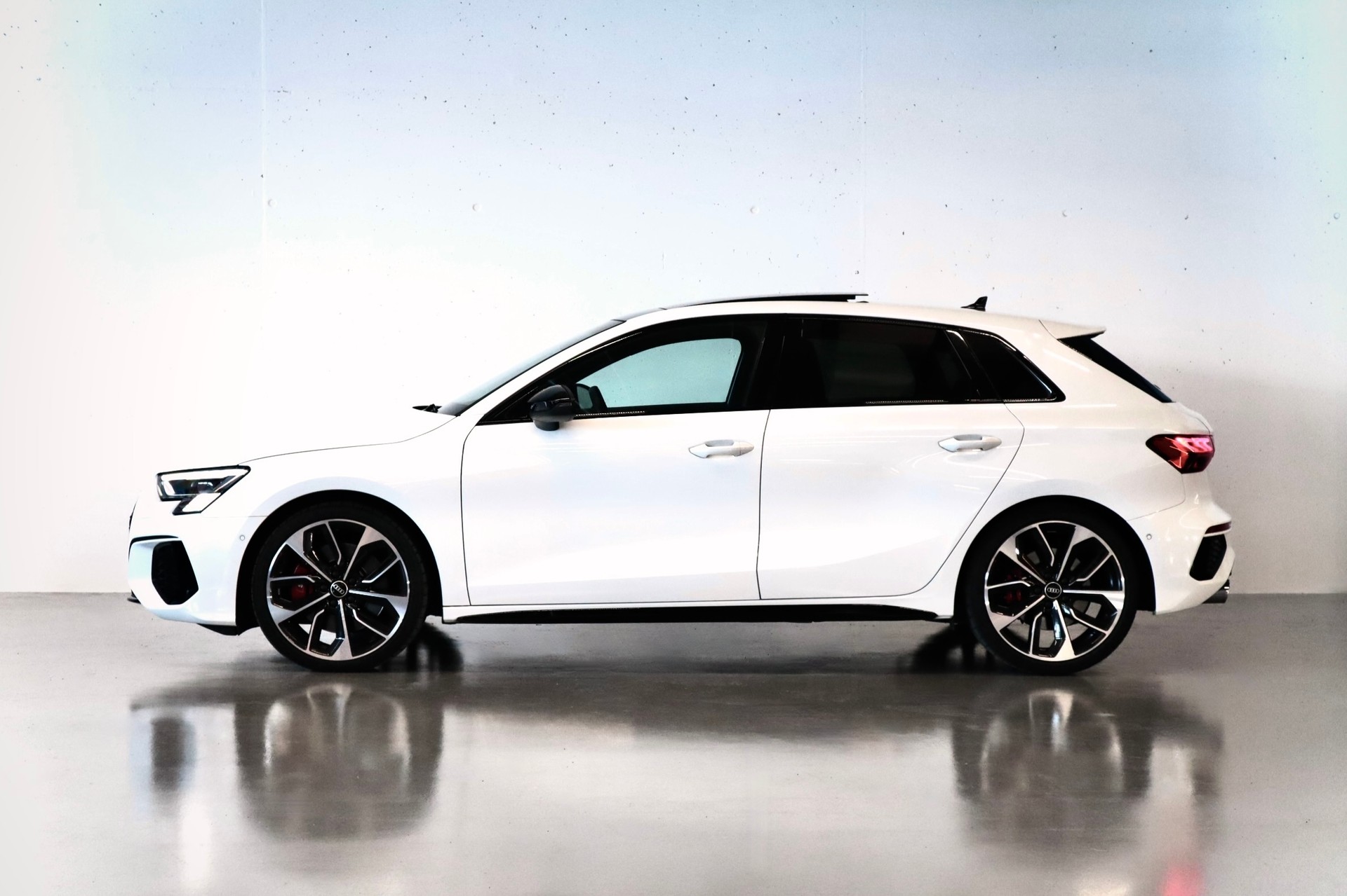 AUDI S3 Sportback 2.0 TFSI quattro S-tronic | CH-FZG | TOP AUSSTATTUNG-showroom-element-1