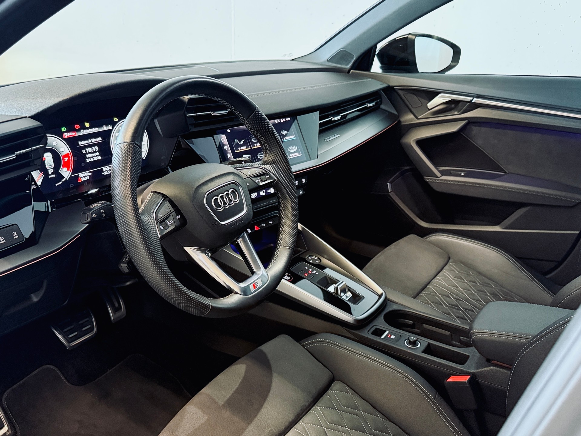 AUDI S3 Sportback 2.0 TFSI quattro S-tronic | CH-FZG | TOP AUSSTATTUNG-image-11