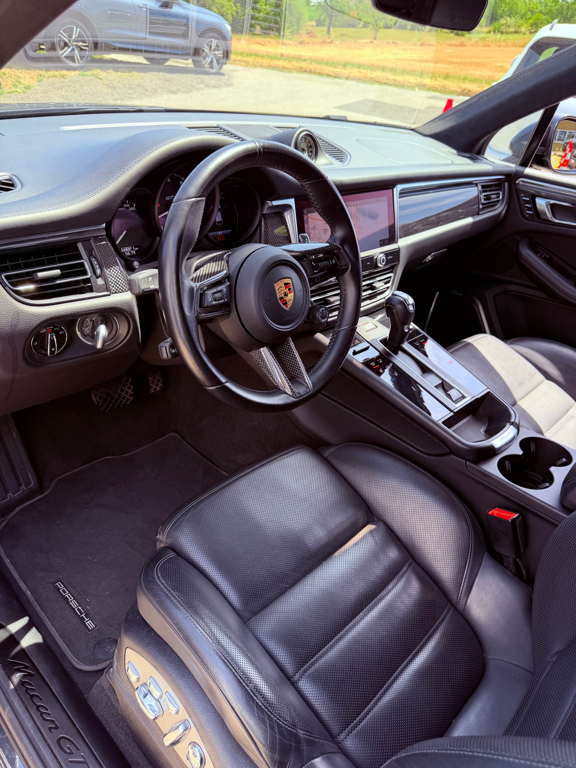 PORSCHE Macan GTS PDK-showroom-element-3