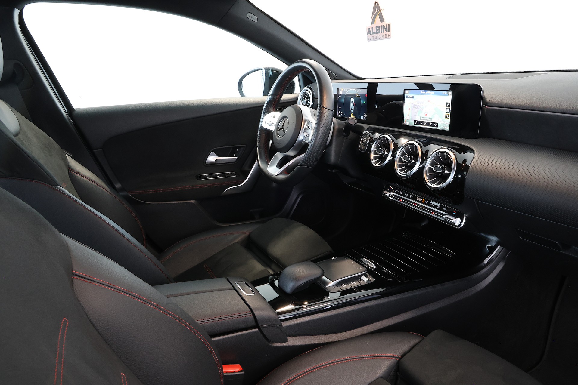 MERCEDES-BENZ A 220 d AMG Line 4m Limousine-image-13