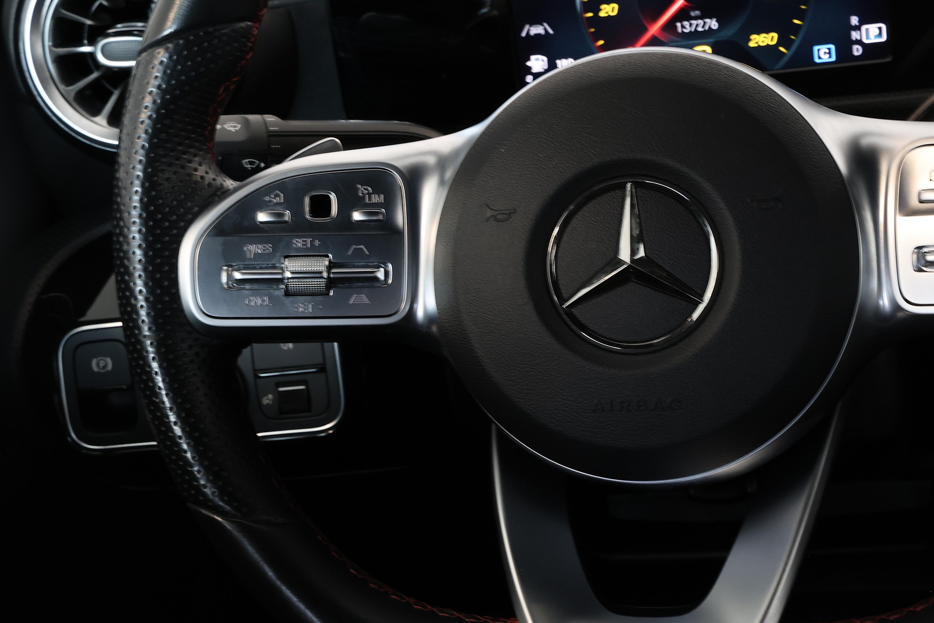MERCEDES-BENZ A 220 d AMG Line 4m Limousine-image-10