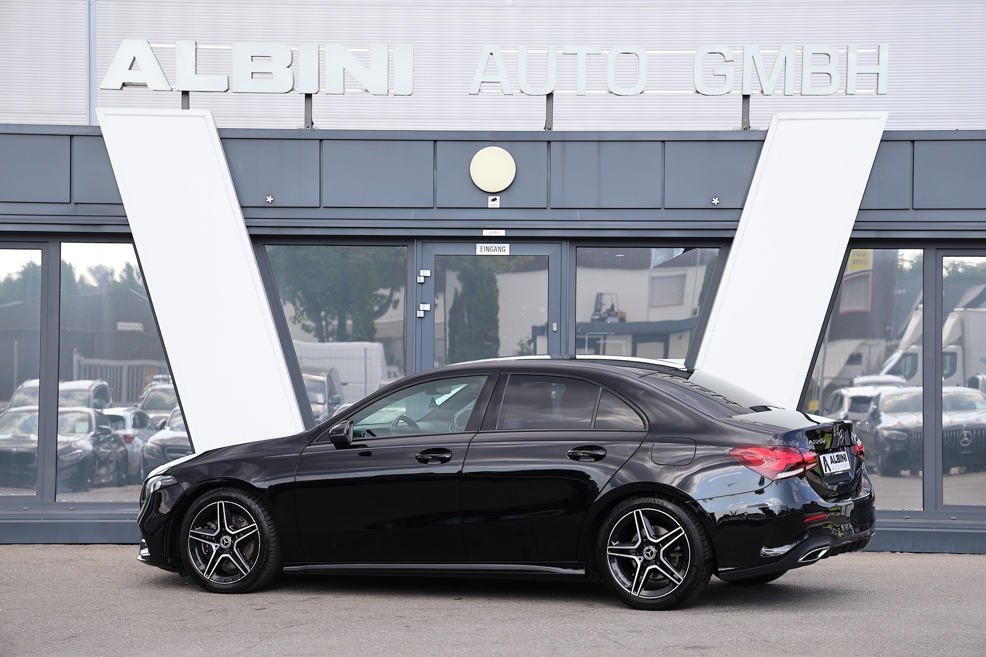 MERCEDES-BENZ A 220 d AMG Line 4m Limousine-showroom-element-2