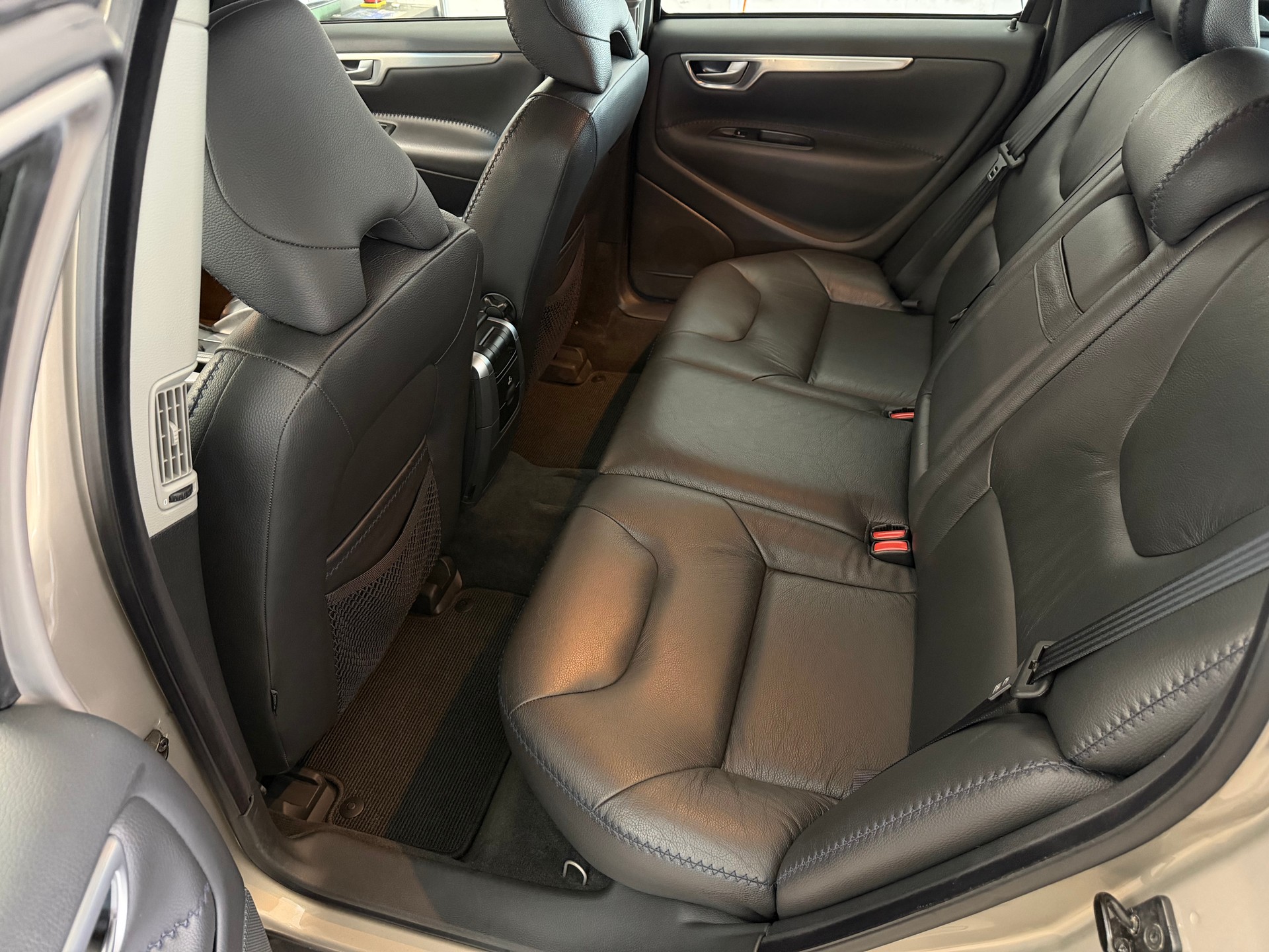 VOLVO XC70 2.5T AWD Summum-image-15