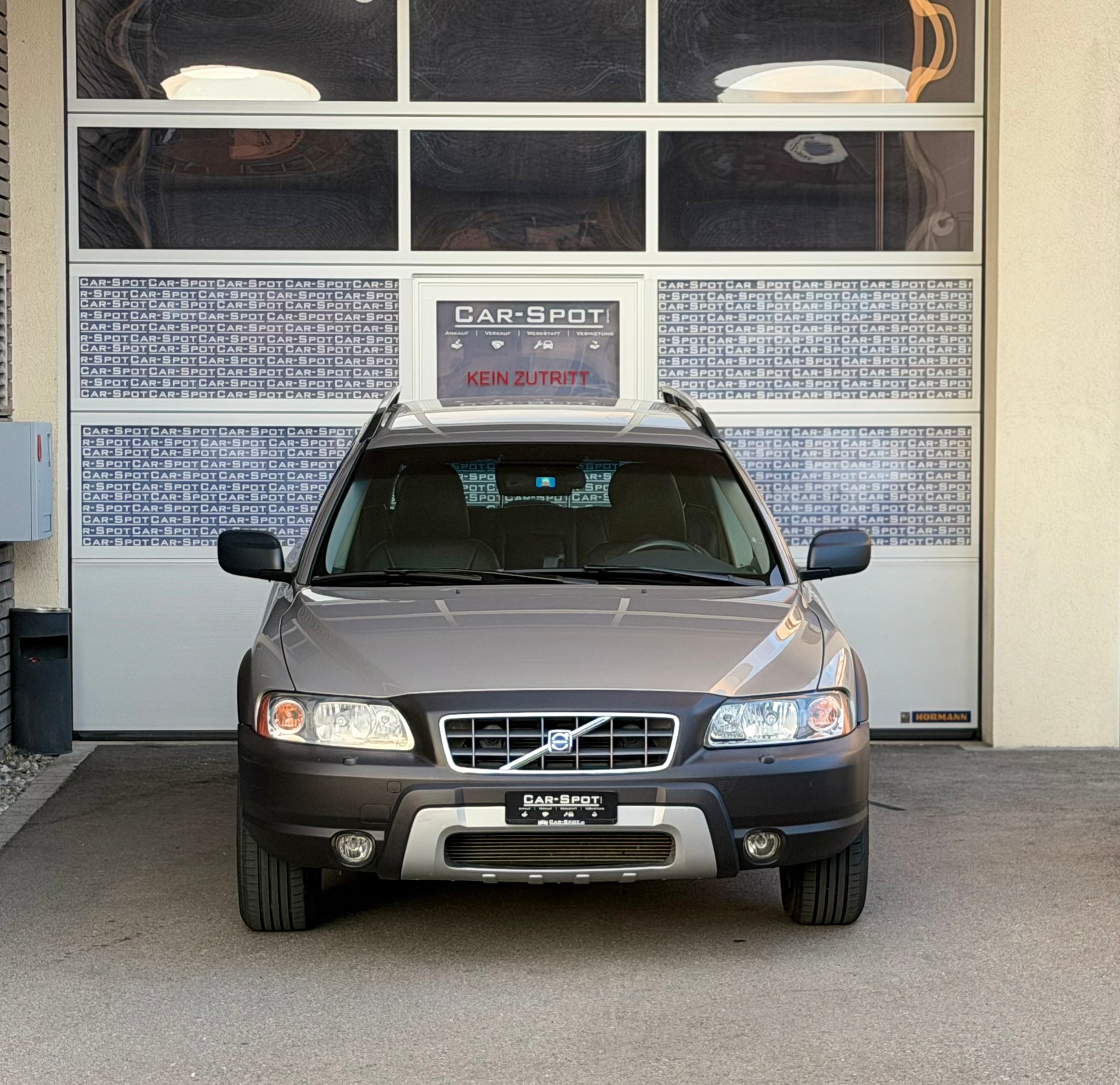 VOLVO XC70 2.5T AWD Summum-showroom-element-1