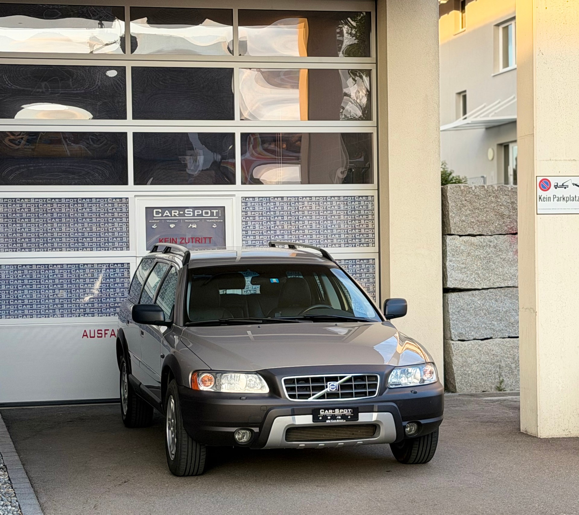 VOLVO XC70 2.5T AWD Summum-showroom-element-2