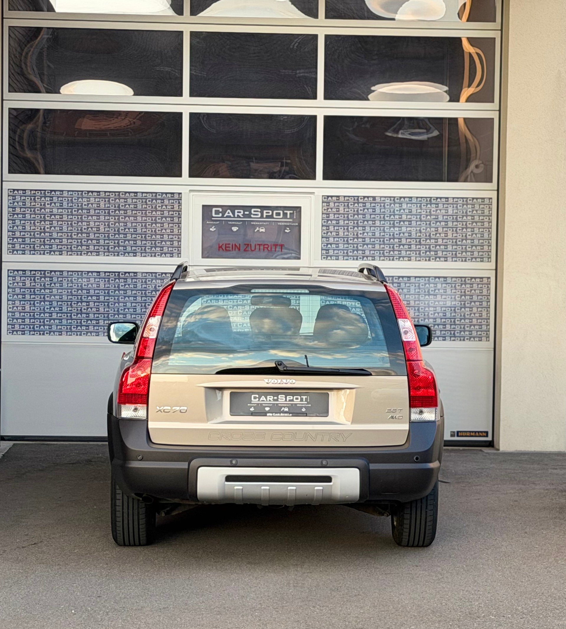 VOLVO XC70 2.5T AWD Summum-image-4