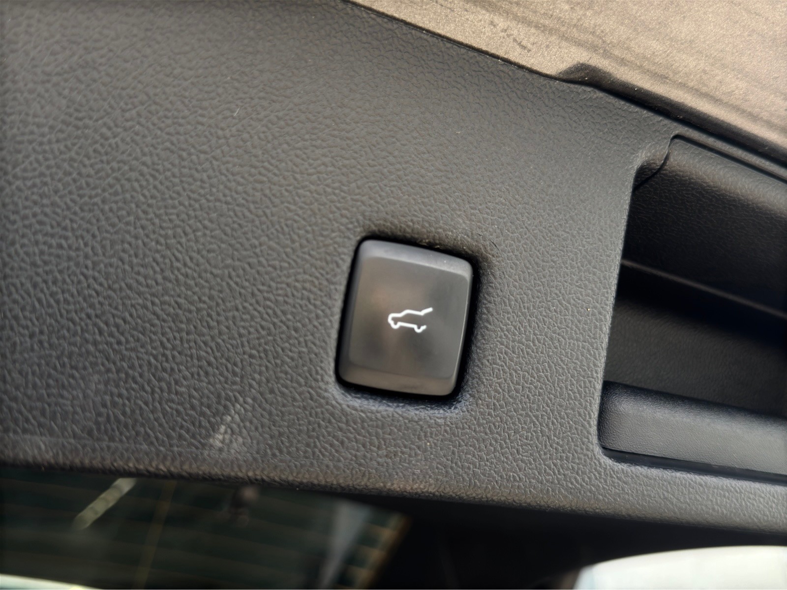 FORD Kuga 2.5 FHEV ST-Line X 4WD-image-22