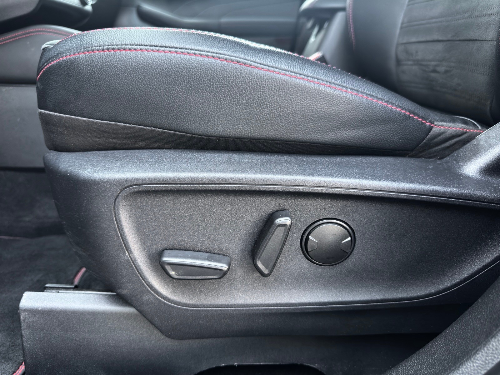 FORD Kuga 2.5 FHEV ST-Line X 4WD-image-19