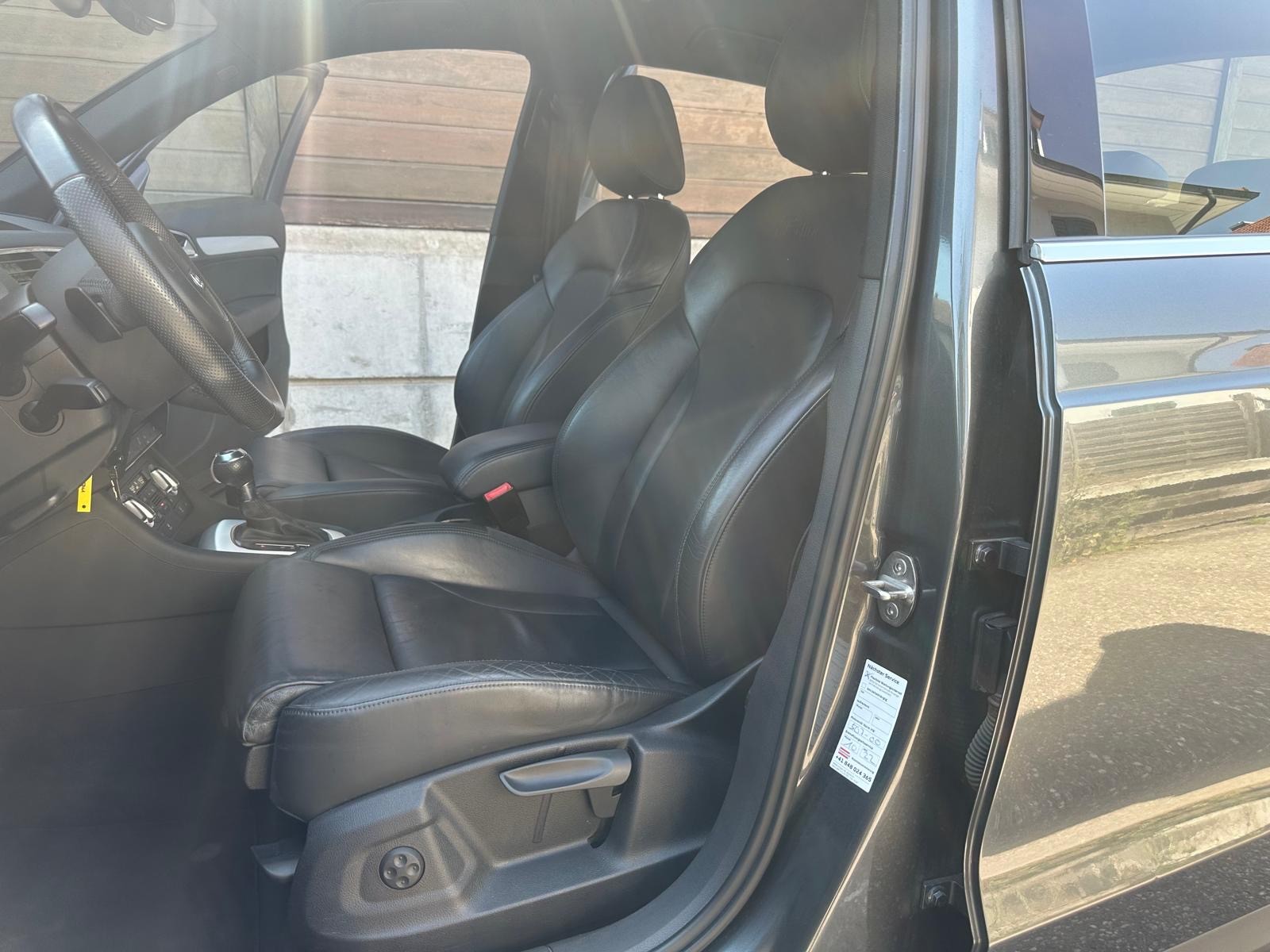 AUDI Q3 2.0 TFSI quattro S-tronic-image-9